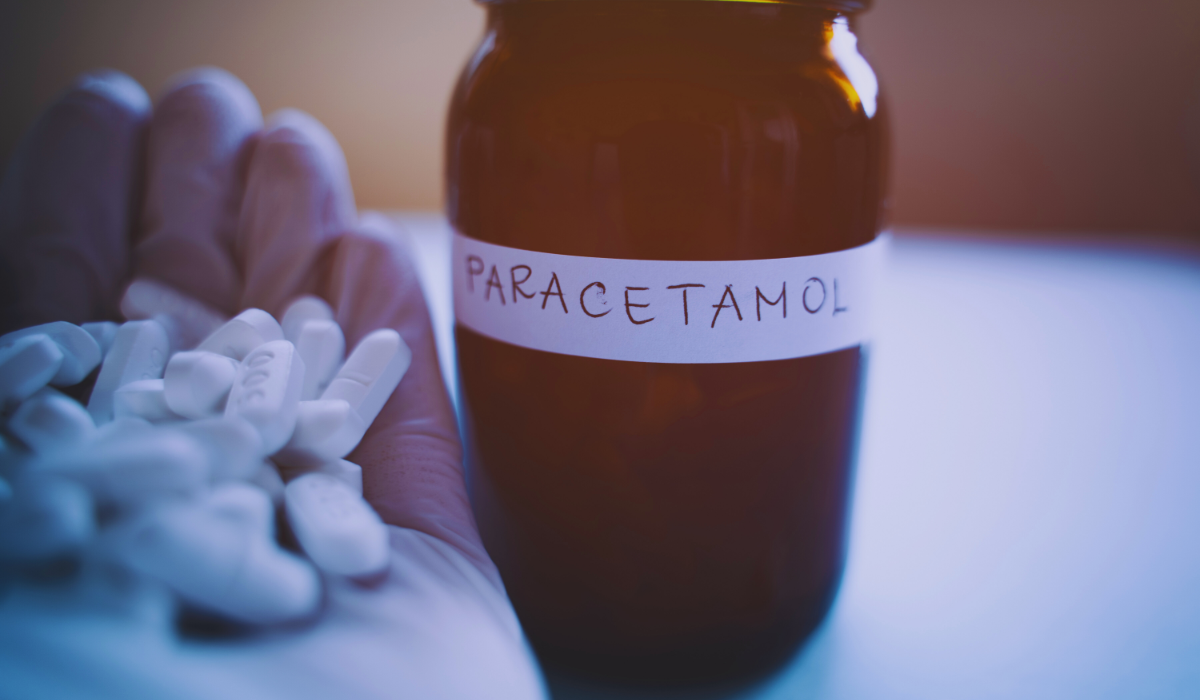 a handful of paracetemol